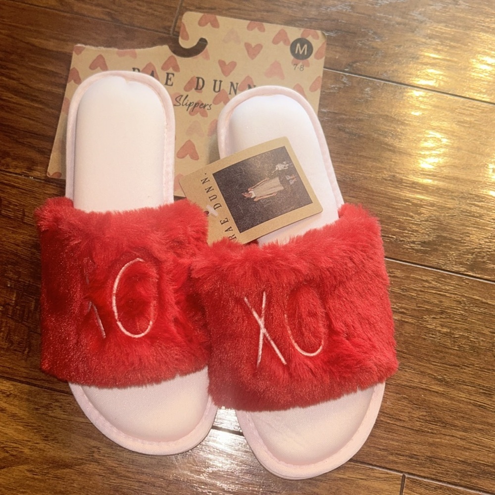 RAE DUNN Women’s slipper fuzzy red slides NWT - Picture 5 of 8